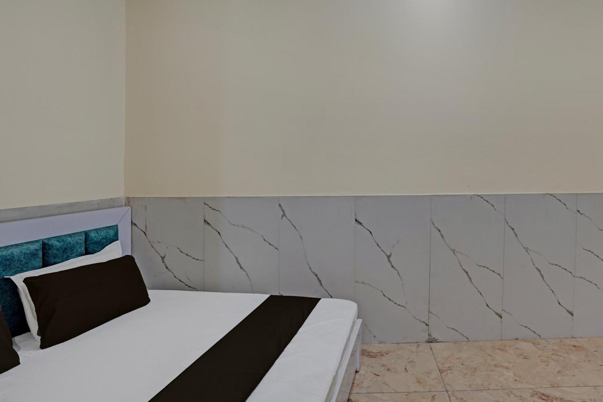 Hotel O Abhinav Hotel Noida Exterior photo